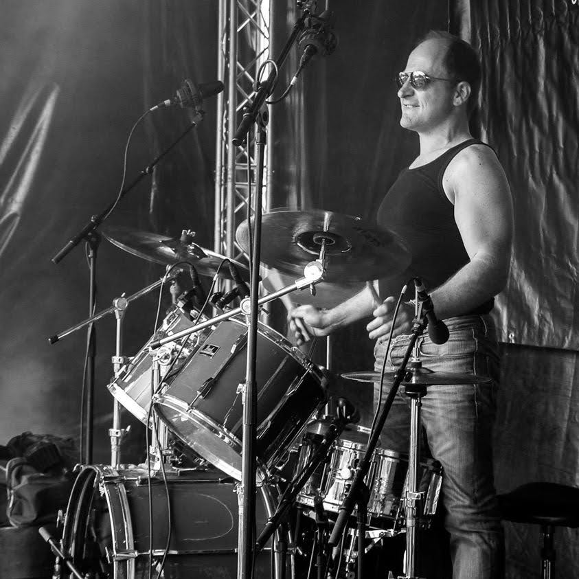 Bart Vliegen achter zijn drumstel Bart Vliegen achter zijn drumstel